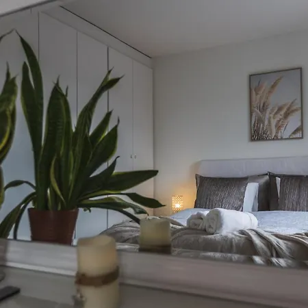 Prázdninový dům Penthouse With Sauna - King Size Bed - Free Wifi!