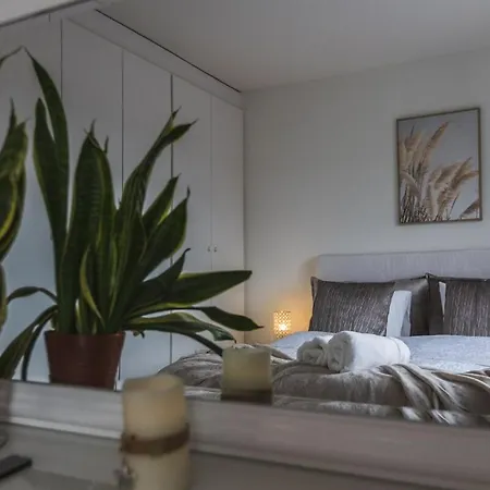 Penthouse With Sauna - King Size Bed - Free Wifi! *